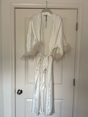 White Robe with Ostrich Feather Trim NWT. OS